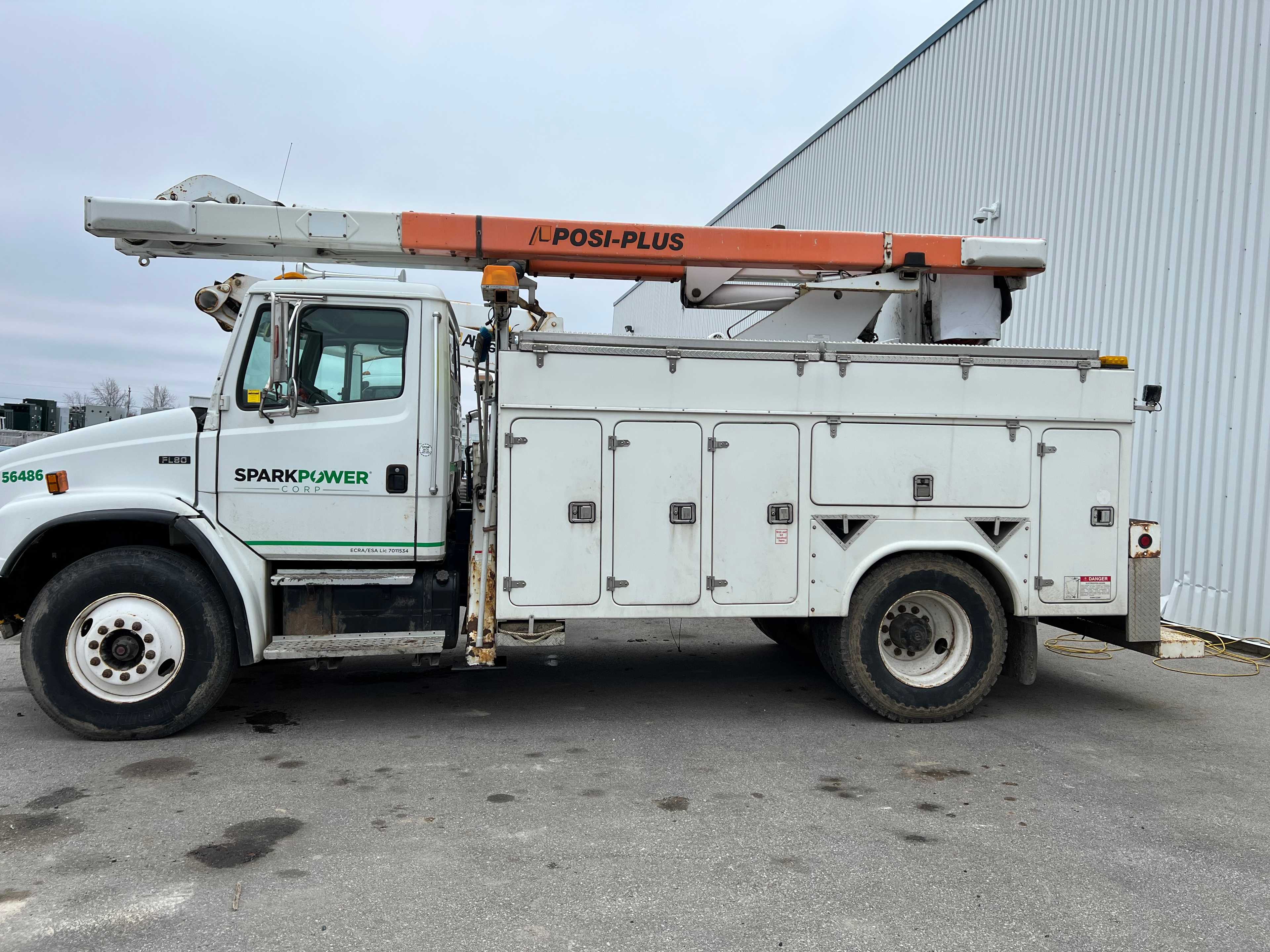 2002 Freightliner FL80 Posi Plus 42’ 1-man single bucket. - CONSTRUCTION EQUIPMENT ATTACHMENTS