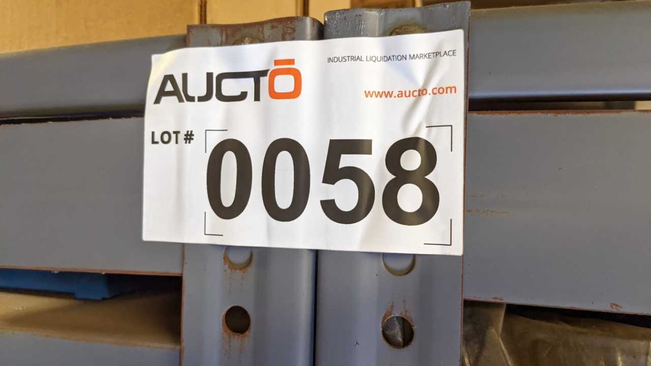 Lot of 4 shelves with hydraulic content - CONTROL VALVE