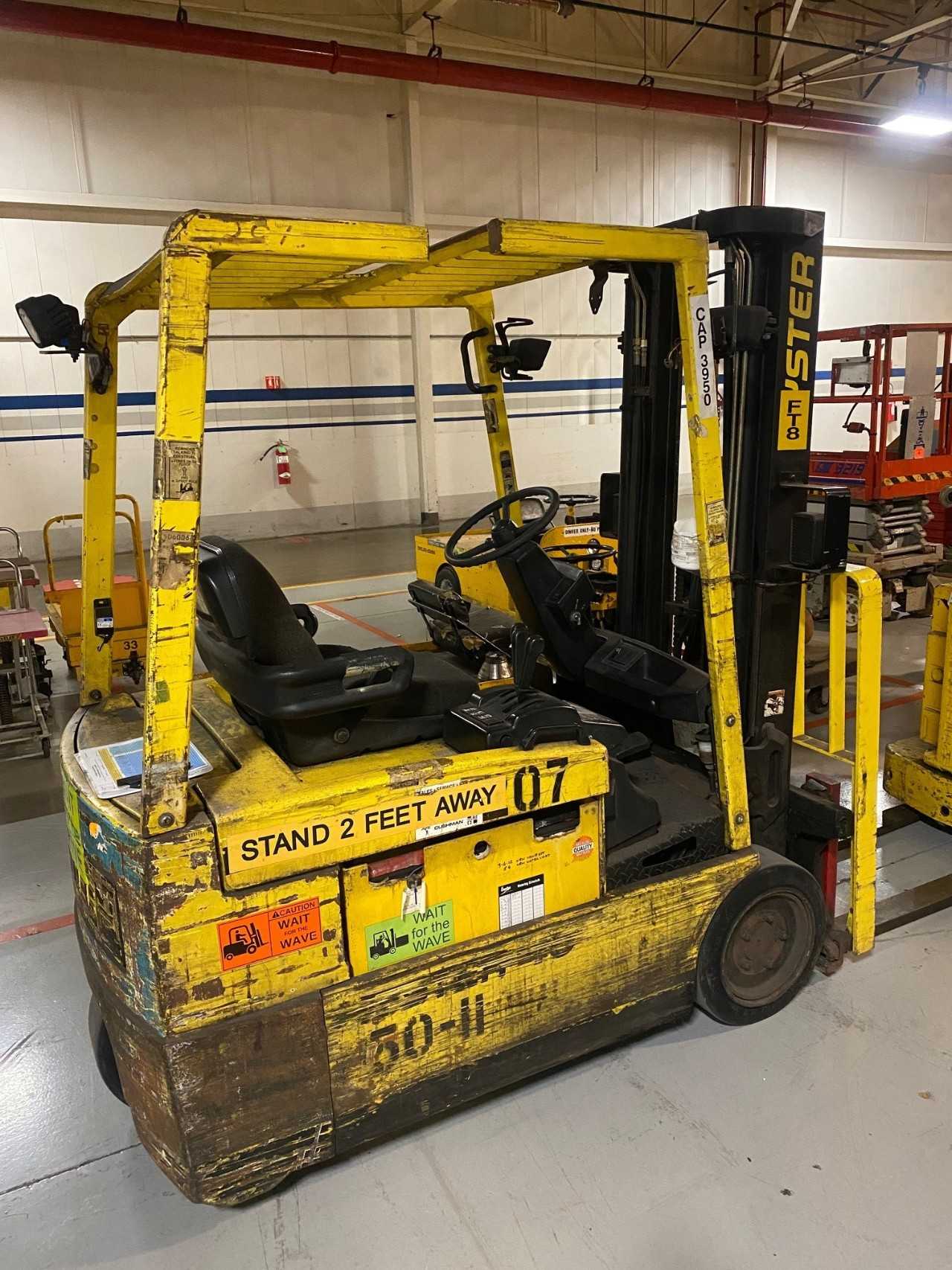 Hyster 4000# Lift Truck - FORKLIFTS
