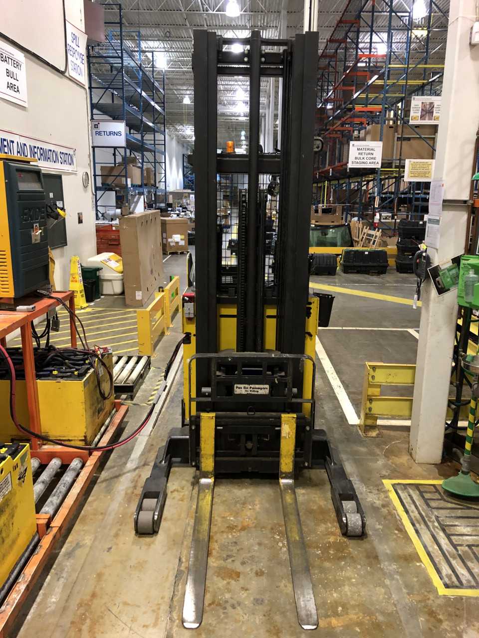 Raymond Reach Truck - REACH TRUCKS