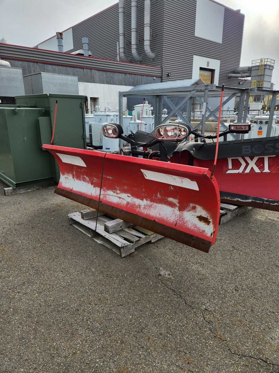 Lot of 2 Attachments - CONSTRUCTION EQUIPMENT