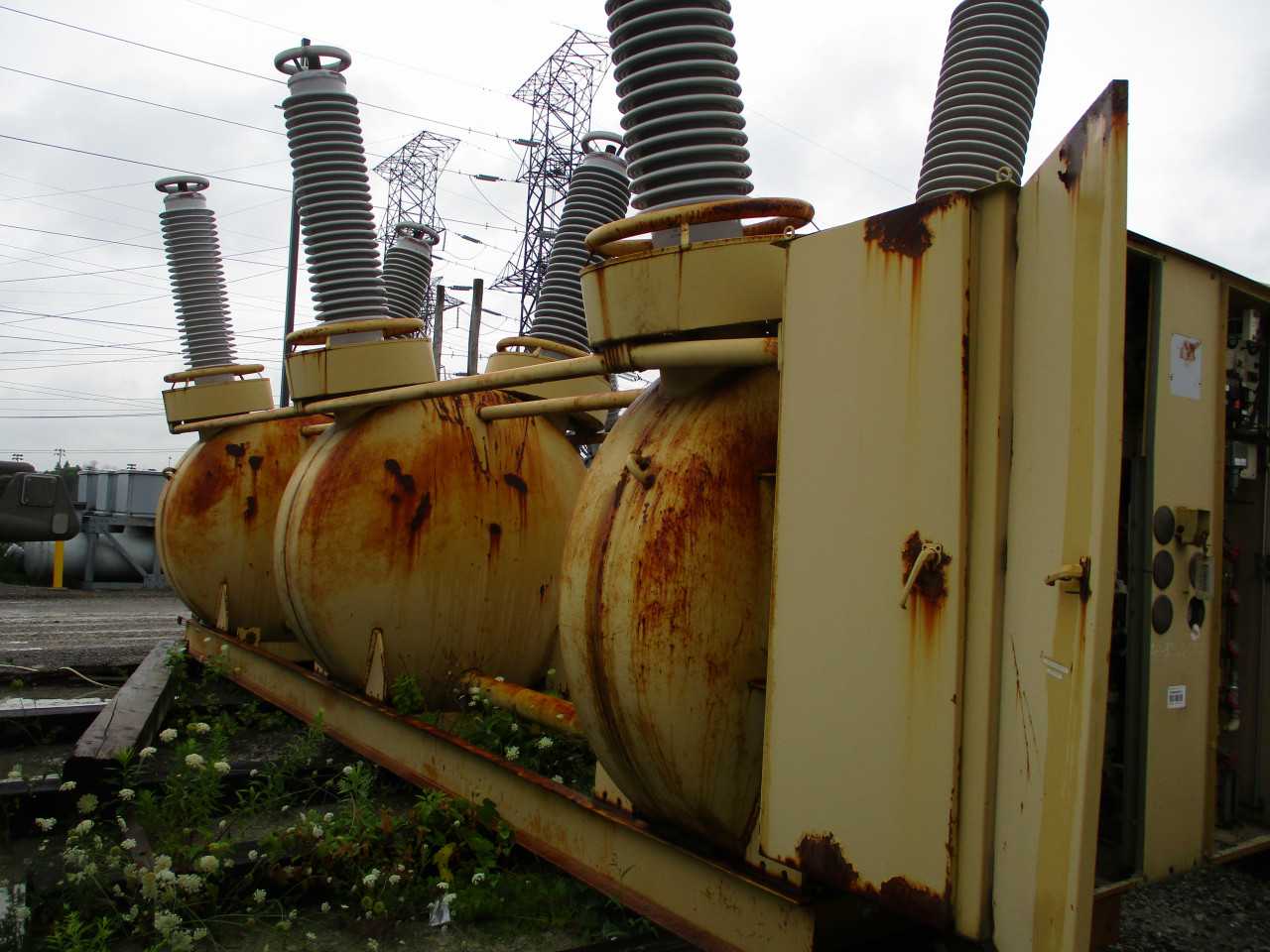 1980 Gould-Brown Boveri GA SF6 Breaker. Type 242GA63-30CX. 250KV, 3000A - CIRCUIT BREAKERS