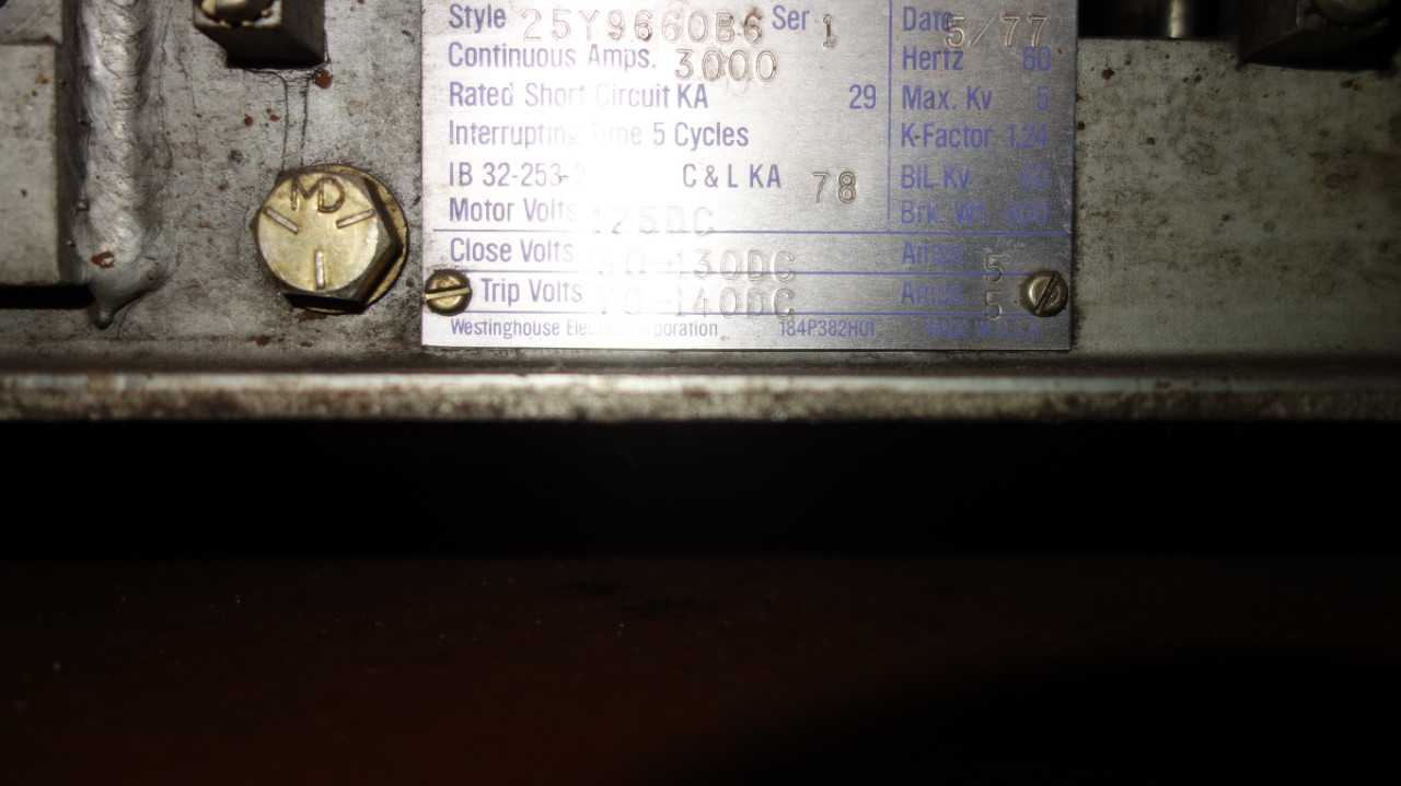 LOT OF 2 WESTINGHOUSE 50DHP250 3000A BREAKERS - CIRCUIT BREAKERS