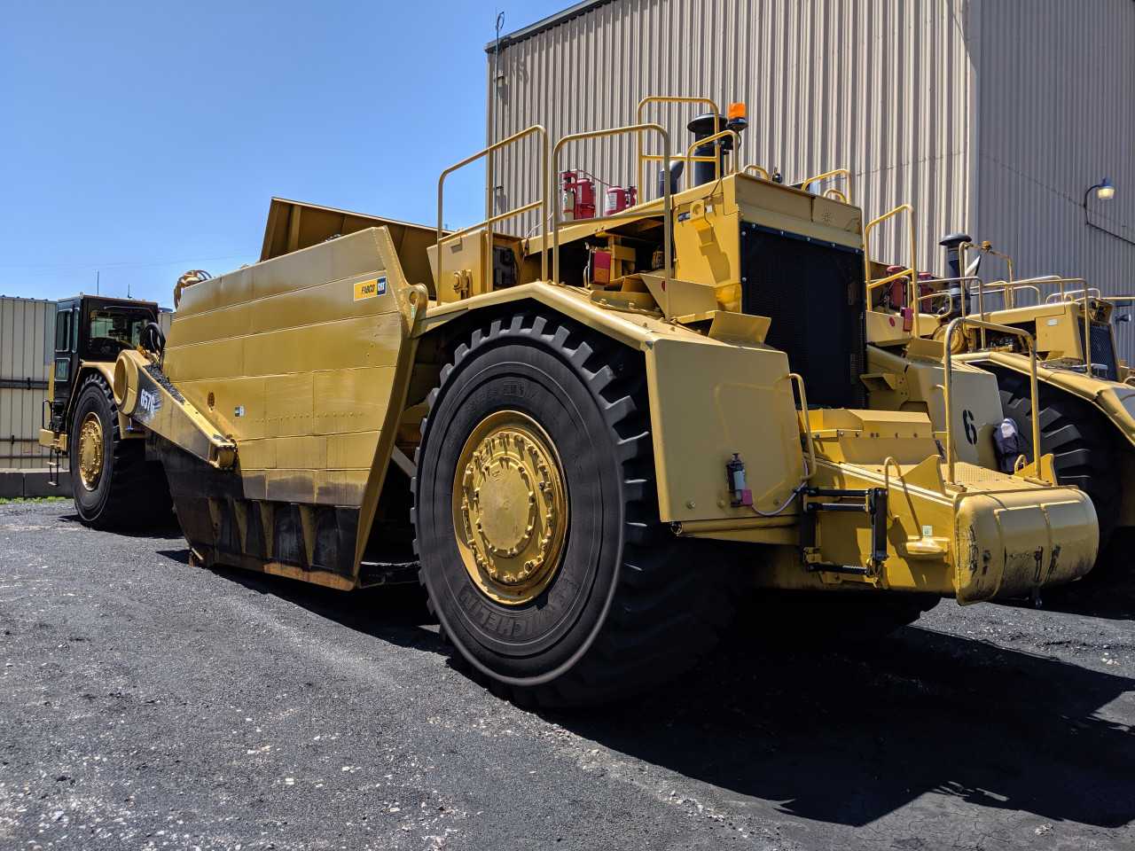 2011 CAT 657 SCRAPER - CONSTRUCTION EQUIPMENT