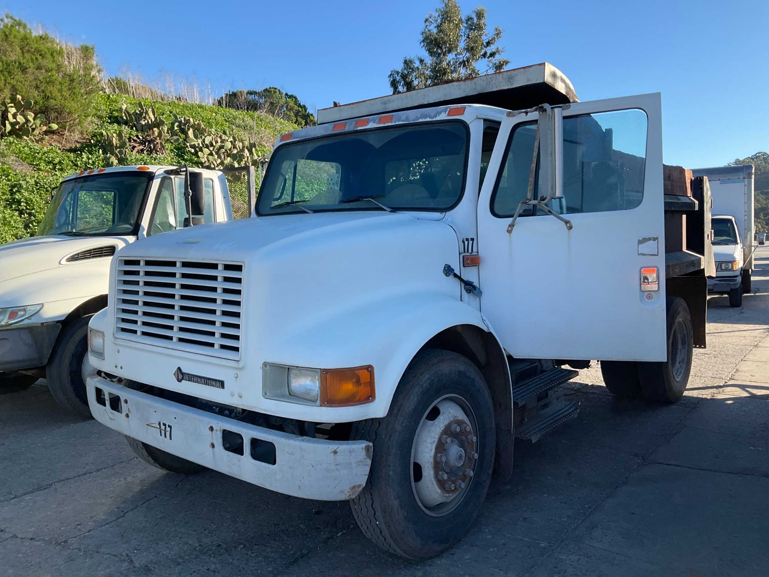 1993 INTERNATIONAL 4900 DUMP TRUCK