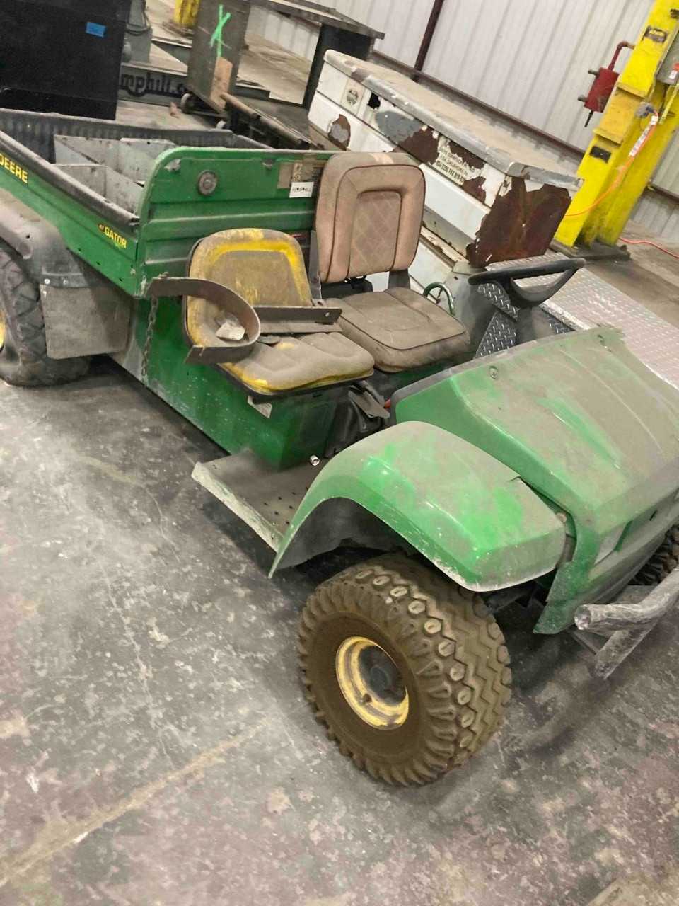 John Deere E- Gator - BUSES