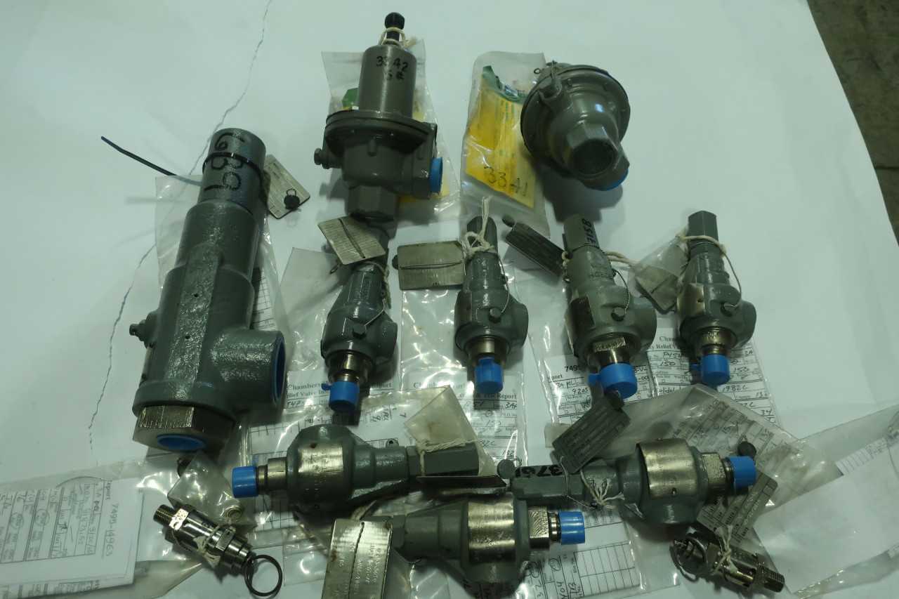 LOT OF ASSORTED RELIEF VALVES DRESSER ANDERSON KUNKLE - RELIEF VALVE