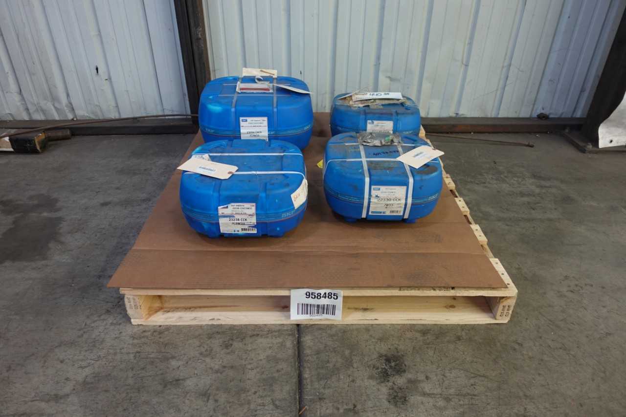 LOT OF 4 ASSORTED SKF ROLLER BEARINGS - BEARINGS