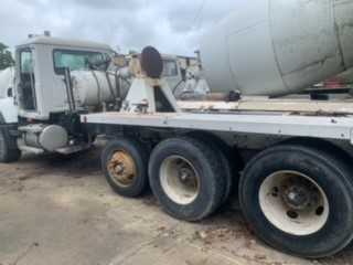 2006 MACK DM6805 READYMIX CONCRETE TRUCK - HYDRO EXCAVATOR TRUCKS