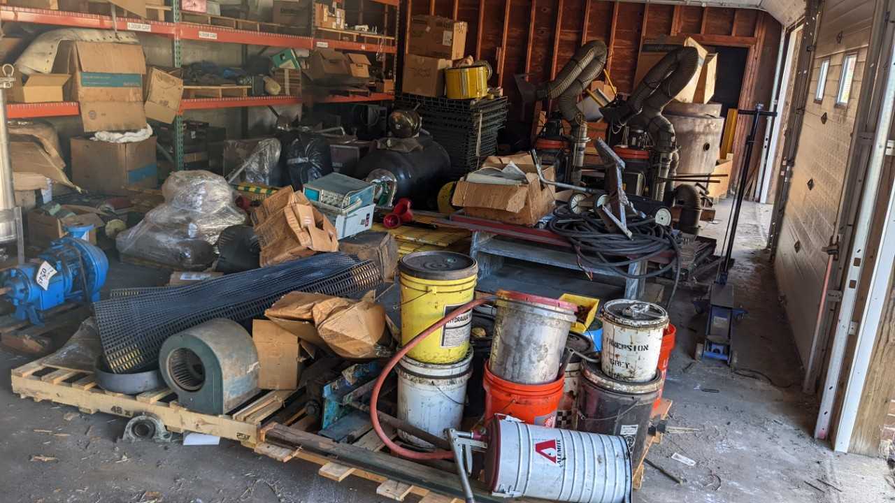 Lot of industrial contents in storage room - TOOL STORAGE