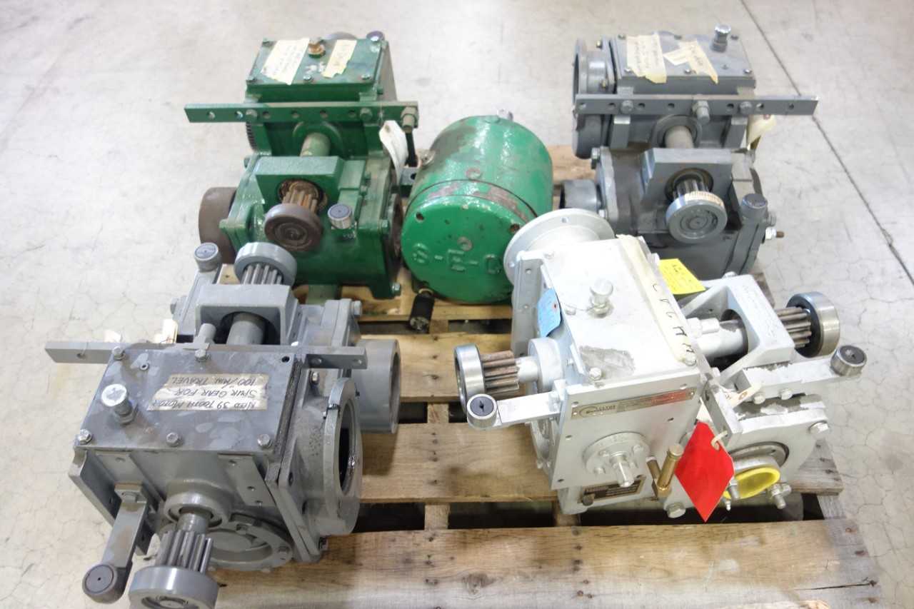 LOT OF ASSORTED GEAR DRIVES - HAND TOOLS