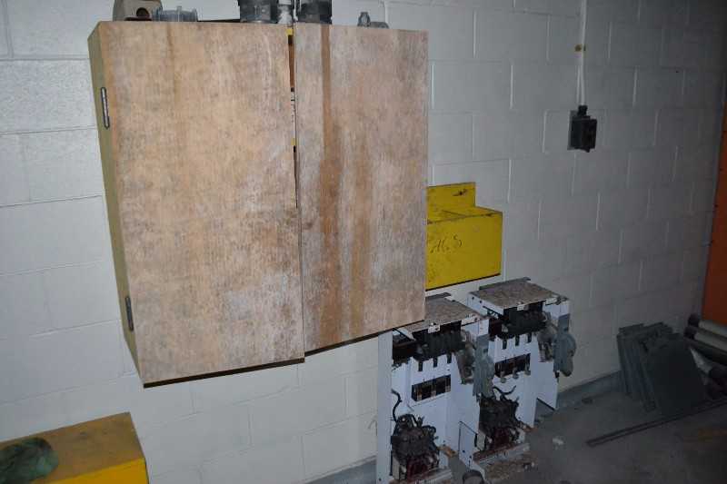CONTENTS OF SHELVE W/ MCC STARTERS - FUSES; 30A,100A,150A,200A,300A - MISCELLANEOUS