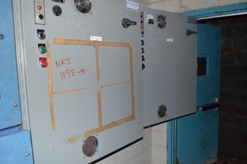 2X MITSUBISHI FREQROL Z200 FR-Z260-15K 575V-AC 22A AMP 20HP DRIVE  - MISCELLANEOUS