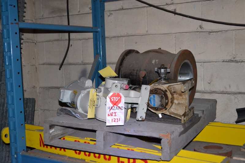 JESCO 5701-21-0231 3-2GPH METERING PUMP W/ BALDOR KL3403 MOTOR LOT OF 2 - MISCELLANEOUS