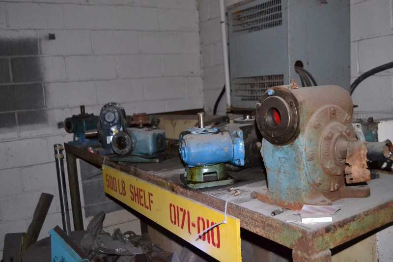 CONTENTS OF SHELVE - MORSE 40:1, MORSE 20GCY 50:1, MORSE 35GCT-R-145T 40:1 GEAR REDUCER LOT OF 8 - MISCELLANEOUS