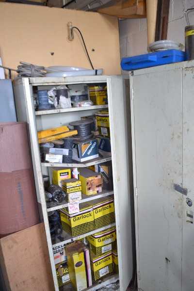 CONTENTS OF CABINET - GARLOCK SEALS STYLE 127AFP, STYLE 5000C, STYLE 5888, KLOZURE OIL SEALS - MISCELLANEOUS