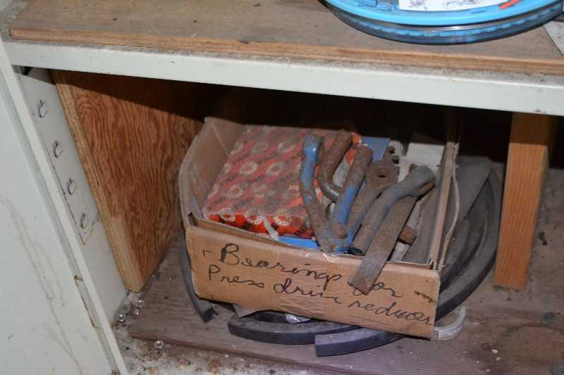 CONTENTS OF CABINET - MACHINE SHOP ACCESSORIES - MISCELLANEOUS