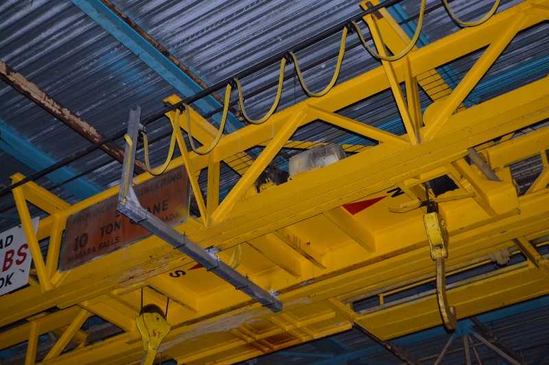 PROVINCIAL ENGINEERING 10,000LB MAX LOAD CRANE - MISCELLANEOUS