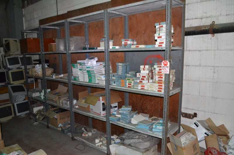 CONTENTS OF RACKING - FILTER PAPER, BARNSTEAD THERMOLYNE X6 - MISCELLANEOUS