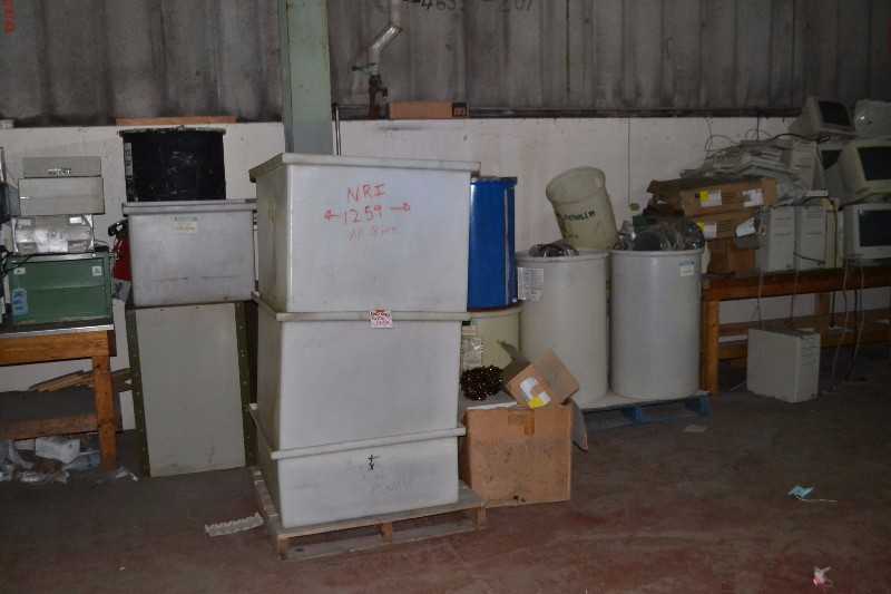 LOT OF PLASTIC BINS - MISCELLANEOUS