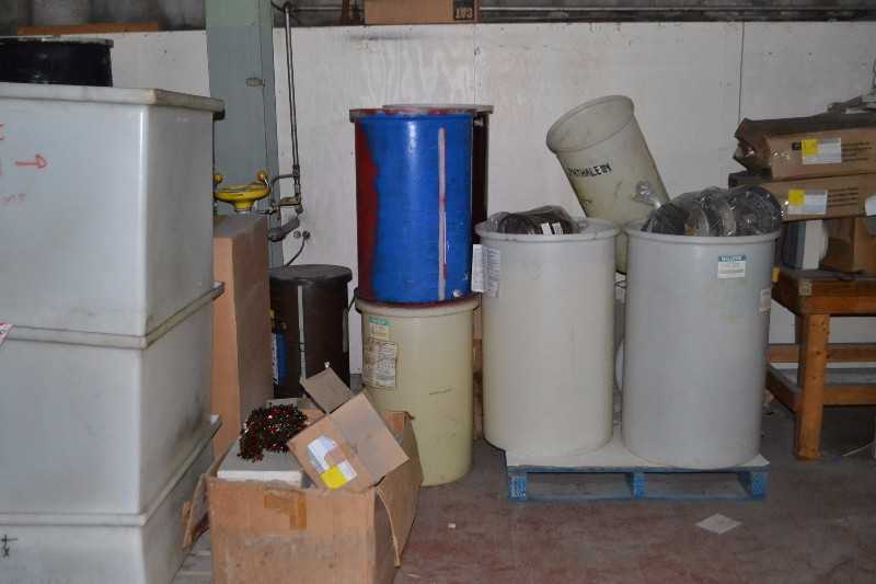 LOT OF PLASTIC BINS - MISCELLANEOUS