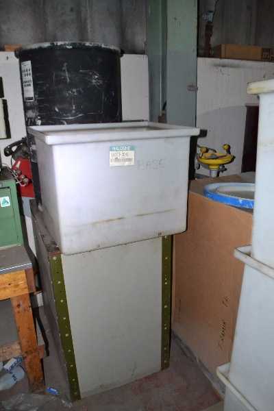 LOT OF PLASTIC BINS - MISCELLANEOUS