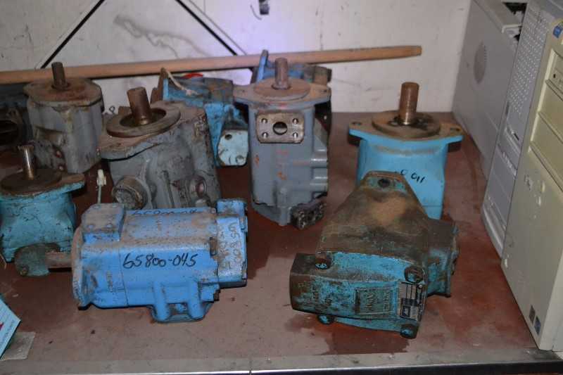 CONTENTS OF DESK - ABEX DENSION HYDRAULIC PUMPS X15 - MISCELLANEOUS