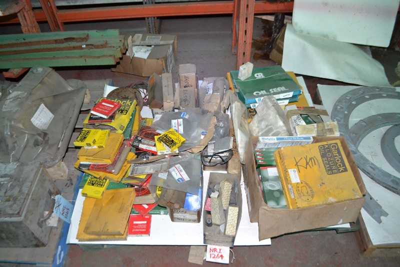 SKID OF GARLOCK OIL SEALS - MISCELLANEOUS