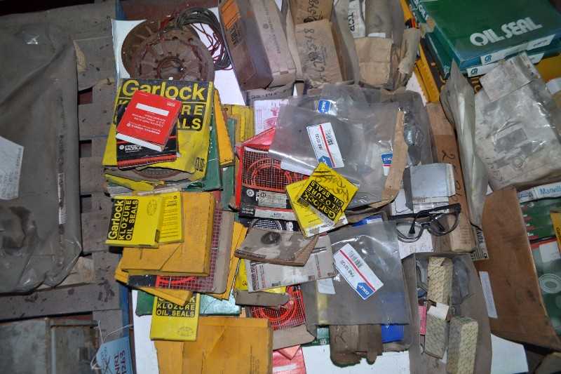 SKID OF GARLOCK OIL SEALS - MISCELLANEOUS