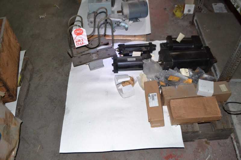 CRANSTON M18000040 250PSI PNUEMATIC CYLINDERS, PARKER 07R313AC 1/2 REGULATORS - MISCELLANEOUS