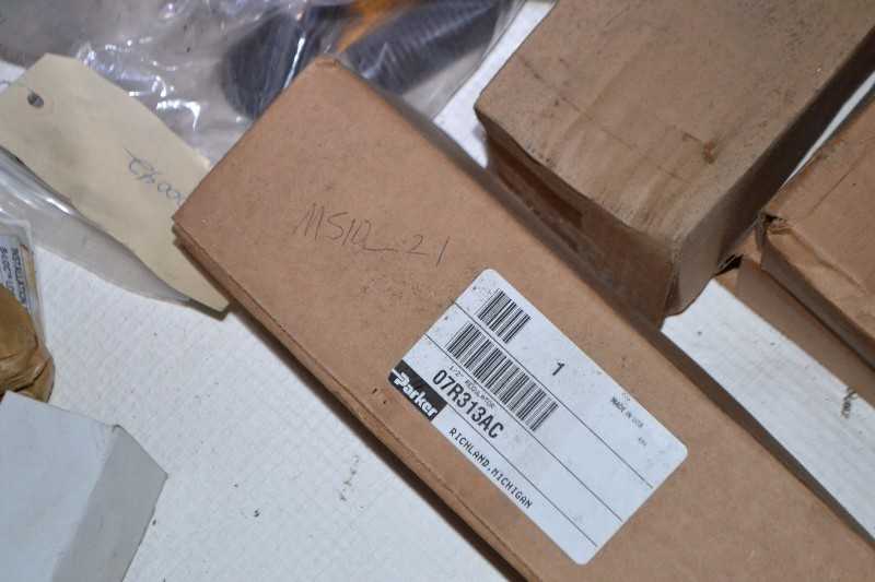 CRANSTON M18000040 250PSI PNUEMATIC CYLINDERS, PARKER 07R313AC 1/2 REGULATORS - MISCELLANEOUS