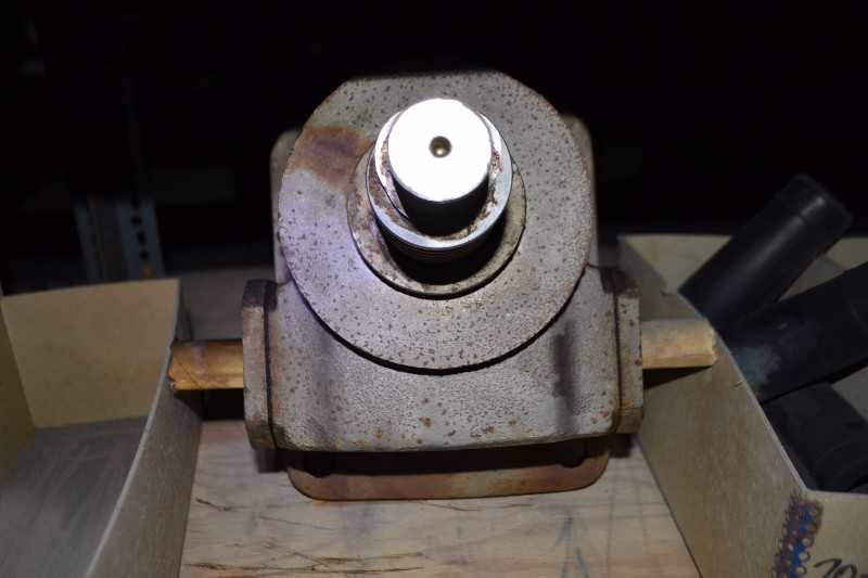 CONTENTS OF SHELVE - PNUEMATIC CYLINDERS, SPROCKETS - MISCELLANEOUS