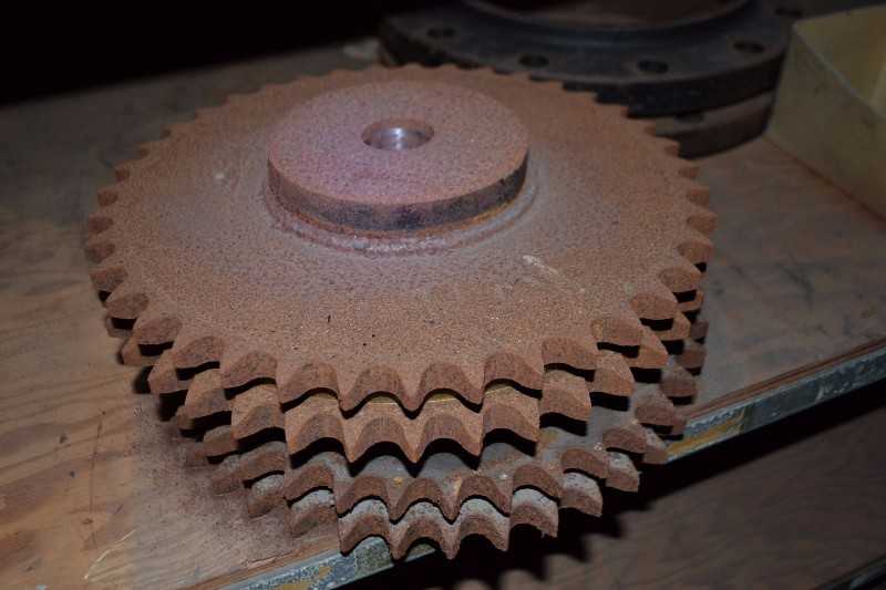 CONTENTS OF SHELVE - COUPLINGS, SPROCKETS, FLANGES, - MISCELLANEOUS