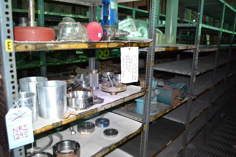CONTENTS OF SHELVING - PUMP PARTS; SHAFTS, COUPLINGS, ROTON PUMP CD33ERM 3U332 - MISCELLANEOUS