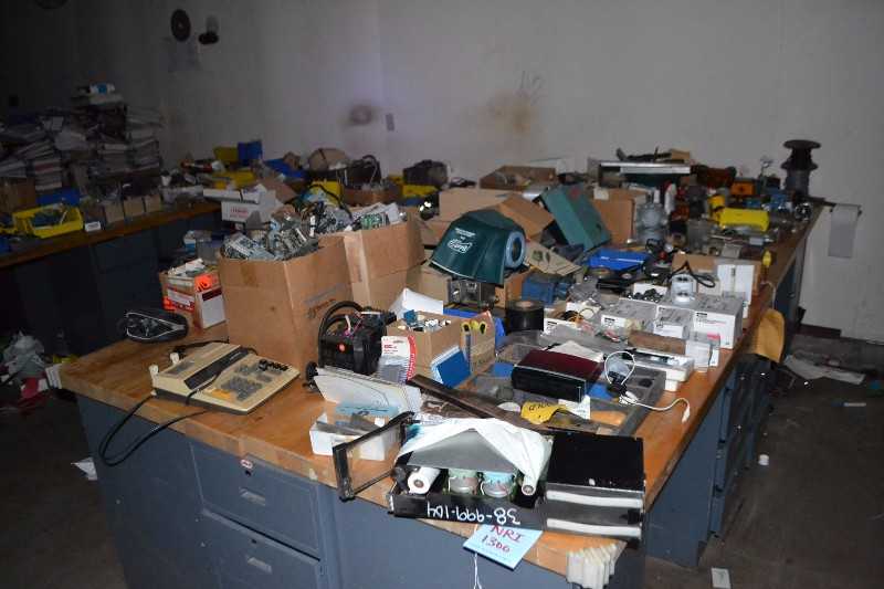 CONTENTS OF TABLE - CONTROLLERS, PCB CIRCUIT BOARDS, PNUEMATIC CYLINDERS - MISCELLANEOUS