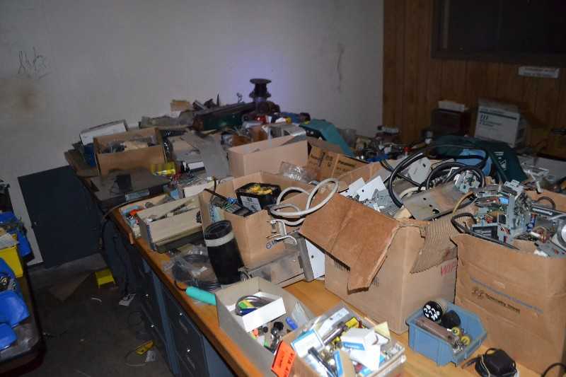 CONTENTS OF TABLE - CONTROLLERS, PCB CIRCUIT BOARDS, PNUEMATIC CYLINDERS - MISCELLANEOUS