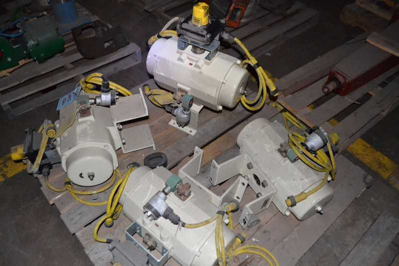SKID OF EL-O-MATIC TYPE ESA 959-4/A ACTUATORS LOT OF 4 - MISCELLANEOUS