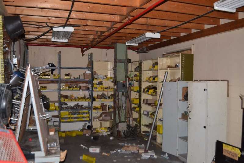 CONTENTS OF ROOM - VALVE GASKETS, SWAGLOCK FITTINGS, VALVE REPAIR PARTS, VALVE SEALS - MISCELLANEOUS