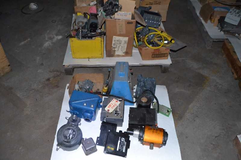 SKIDS OF SPARE PARTS - 3600 POSITIONER x5, GAUGES, ACTUATORS - MISCELLANEOUS