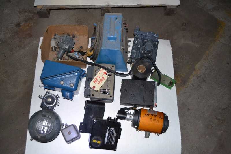 SKIDS OF SPARE PARTS - 3600 POSITIONER x5, GAUGES, ACTUATORS - MISCELLANEOUS