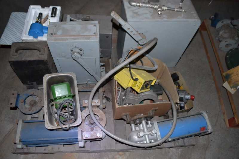 FISHER 1051 ACTUATOR x8, 1061 ACTUATOR, SKID OF CONTENTS - MISCELLANEOUS