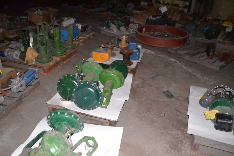 ASSORTED FISHER ACTUATORS 1051 + CONTENTS ON SKID - MISCELLANEOUS