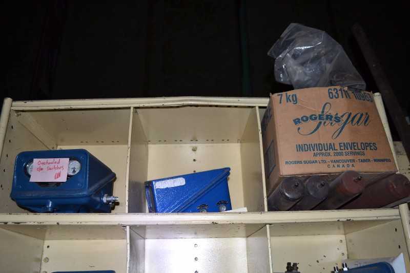 CONTENTS OF SHELVE - MAGNETROL MODULEVEL - MISCELLANEOUS