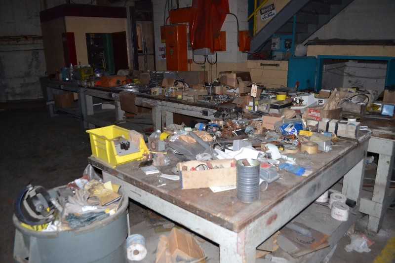 CONTENTS OF DESK ALLEN BRADLEY SMC PLUS CONTACTOR, ELECTRIC MOTORS, MICRO SWITCH, BEARINGS, PARTS - MISCELLANEOUS