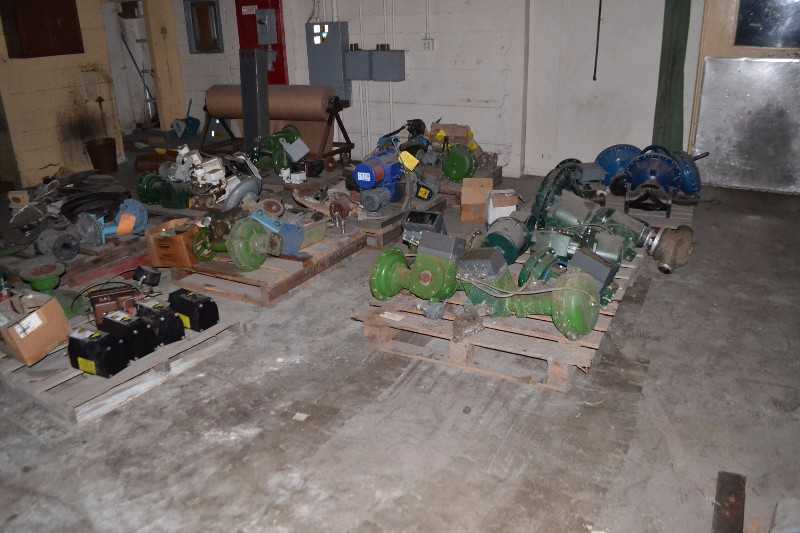 SKIDS OF FISHER 1051 ACTUATORS, 1061 ACTUATOR, BTG MEK 2200 SSW TRANSMITTER - MISCELLANEOUS
