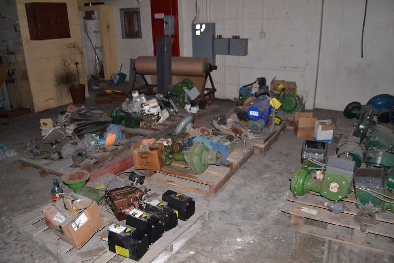 SKIDS OF FISHER 1051 ACTUATORS, 1061 ACTUATOR, BTG MEK 2200 SSW TRANSMITTER - MISCELLANEOUS