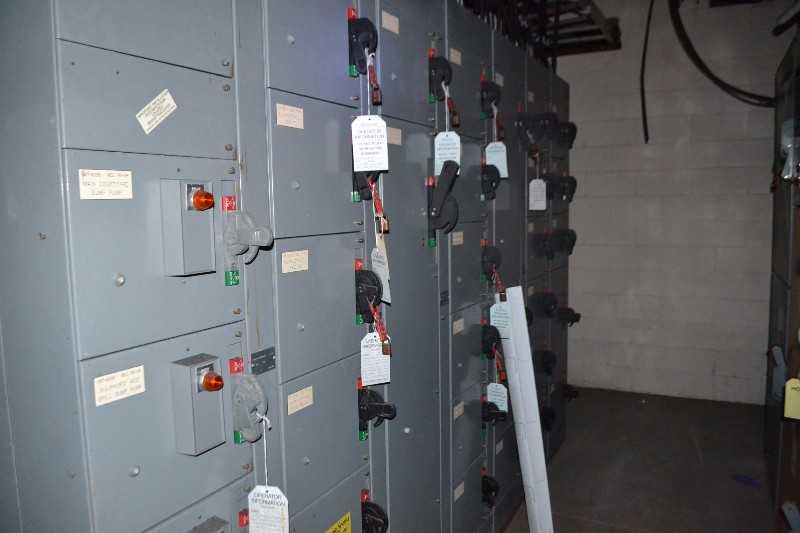 ALLEN BRADLEY 2100 CENTERLINE MOTOR CONTROL CENTER 14 VERTICAL SECTIONS - 59 BUCKETS - MISCELLANEOUS