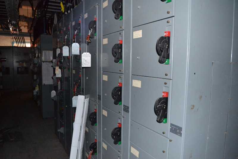 ALLEN BRADLEY 2100 CENTERLINE MOTOR CONTROL CENTER 14 VERTICAL SECTIONS - 59 BUCKETS - MISCELLANEOUS