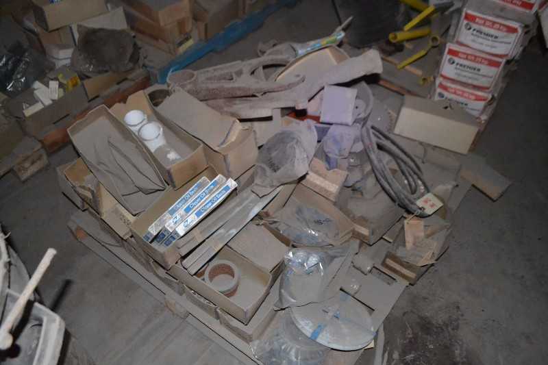 CONTENTS OF SKID - SPROCKETS, OIL SEALS - MISCELLANEOUS