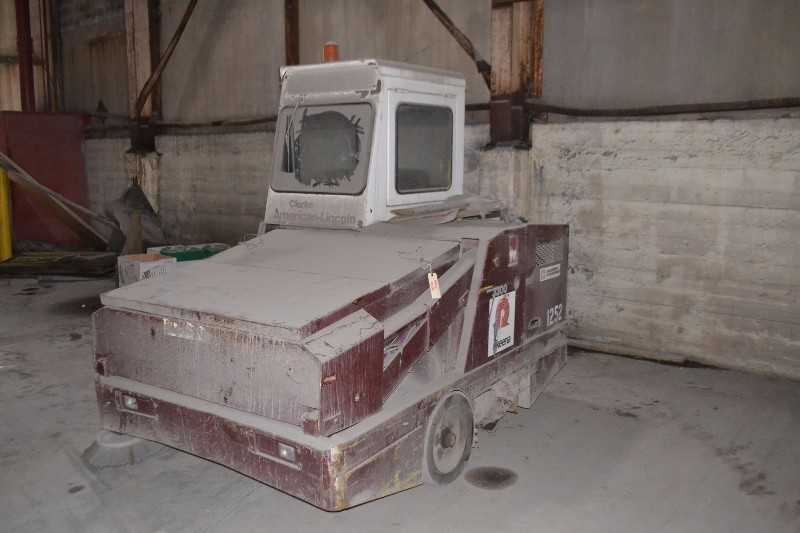 WILLIAMS MACHINERY MODEL 3300 FLOOR DUSTER/CLEANER - MISCELLANEOUS